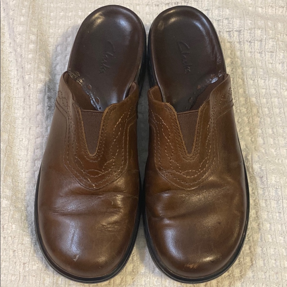 Clarks Womens Brown Leather Slip-Ons
